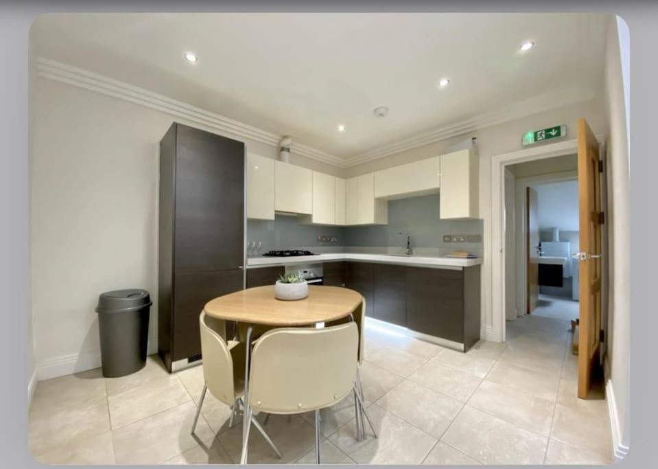 Luxury 4-Bed Apartment With Balcony & Garden, Near Emirates Stadium, 15 Mins To Central Londra Dış mekan fotoğraf