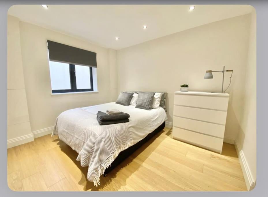 Luxury 4-Bed Apartment With Balcony & Garden, Near Emirates Stadium, 15 Mins To Central Londra Dış mekan fotoğraf