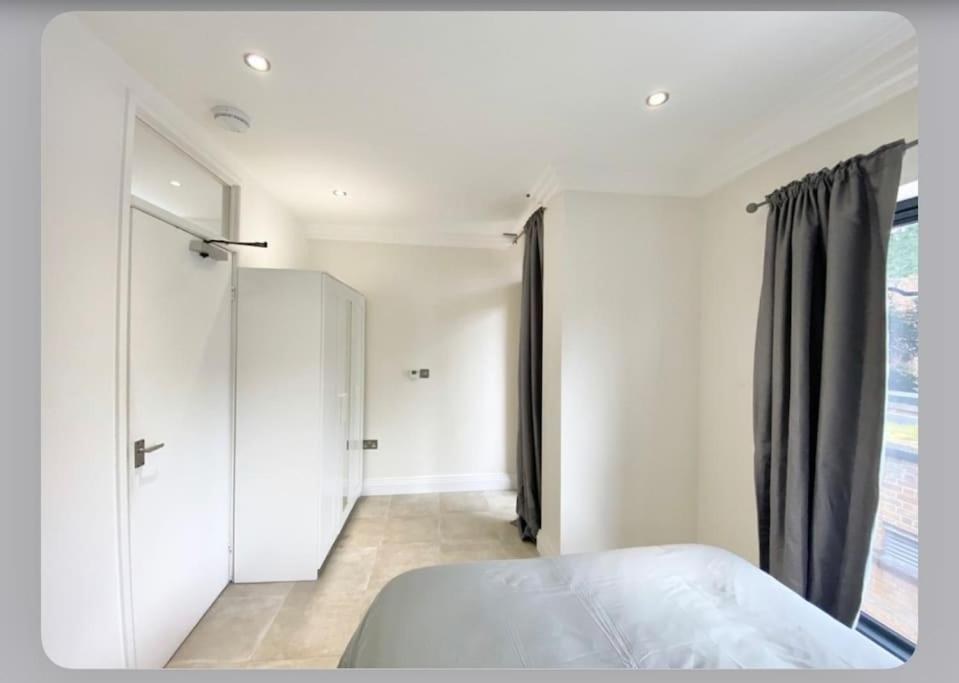 Luxury 4-Bed Apartment With Balcony & Garden, Near Emirates Stadium, 15 Mins To Central Londra Dış mekan fotoğraf