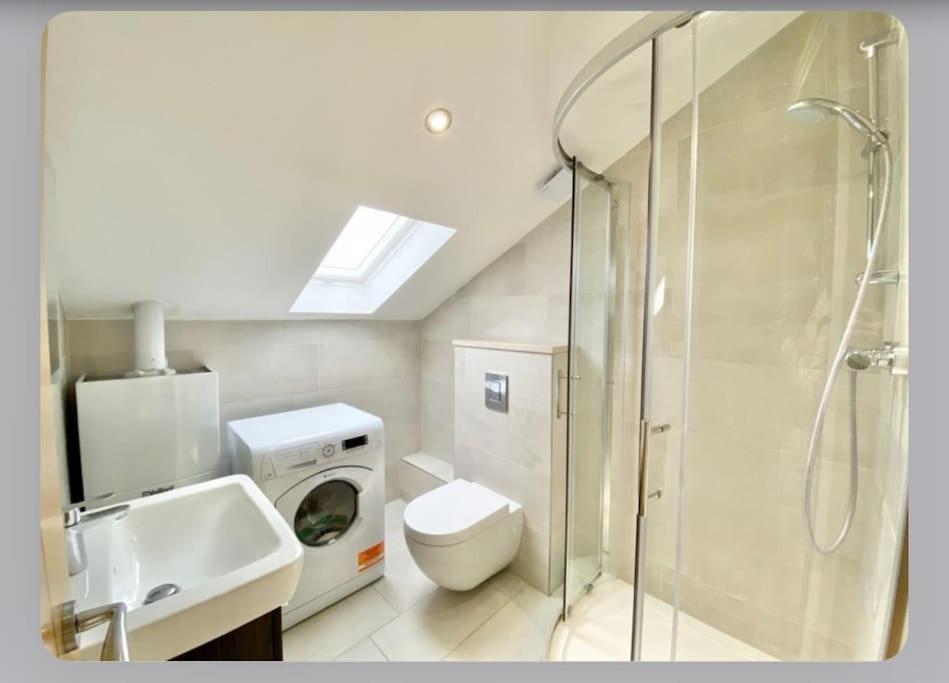 Luxury 4-Bed Apartment With Balcony & Garden, Near Emirates Stadium, 15 Mins To Central Londra Dış mekan fotoğraf