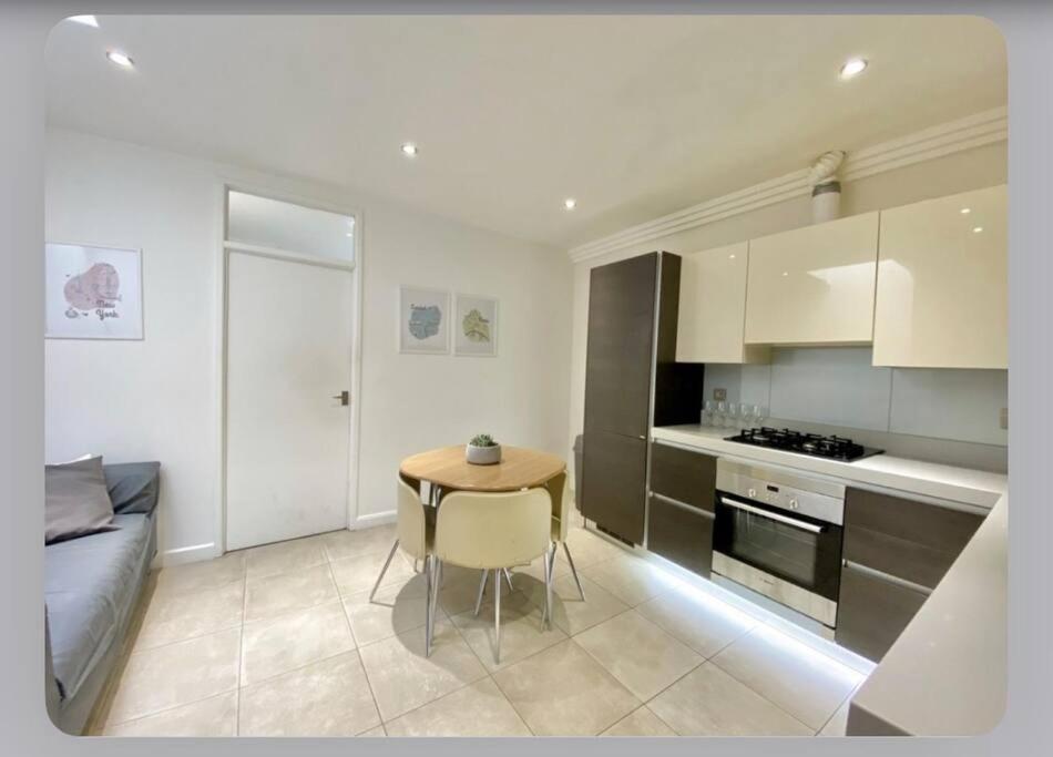 Luxury 4-Bed Apartment With Balcony & Garden, Near Emirates Stadium, 15 Mins To Central Londra Dış mekan fotoğraf